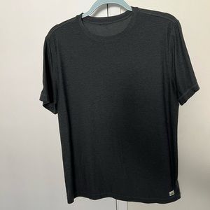 Vuori- Strato Tech Tee - M - Charcoal Heather